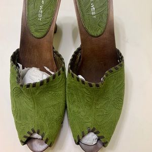 Nubuck Leather Green Clogs